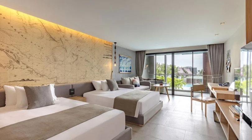 DeluxePoolsisde